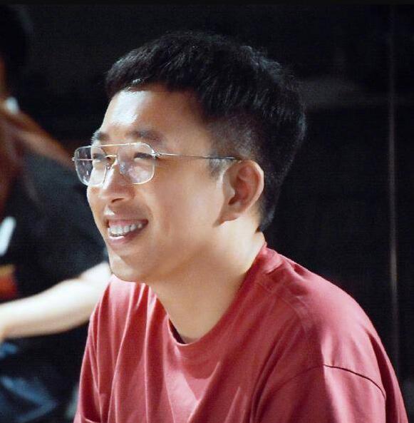 于正再发微博称大部分演员月收入几千块 顶级除外