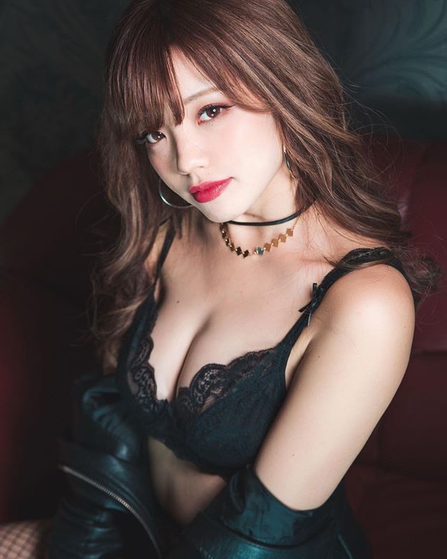 日本美女みきてり福利图 前凸后翘火辣身材一览无遗