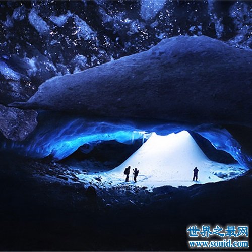 世界十大奇妙海蚀洞排行榜，神奇黑洞散发蓝色的光芒(www.uuziyuan.com)