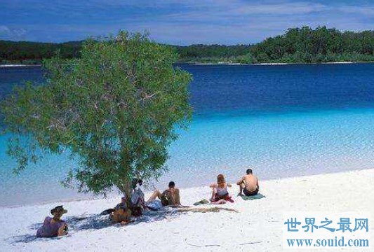 世界十大最奇特的湖泊，全部都是你意想不到的(www.uuziyuan.com)