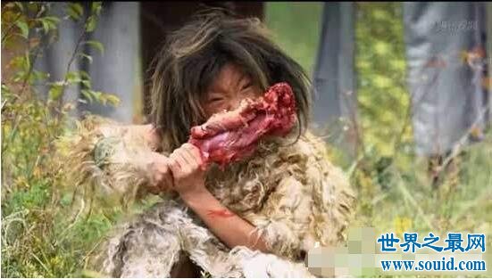世界十大兽孩之狼孩的故事，喜欢吃生肉还咬人(图片)(www.uuziyuan.com)