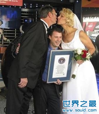 世界上最高的夫妻，共4.23米(比姚明夫妻还高)(www.uuziyuan.com)
