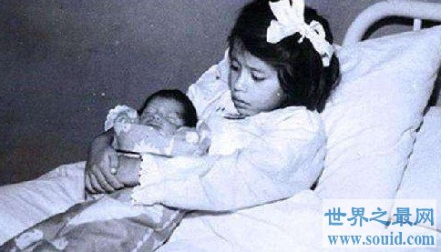 世界上最年轻的妈妈，年仅五岁就生下男婴(www.uuziyuan.com)