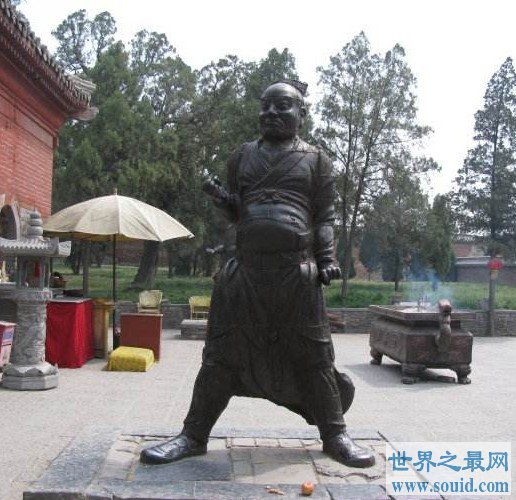 世界最大的铁人，千年不锈(www.uuziyuan.com)