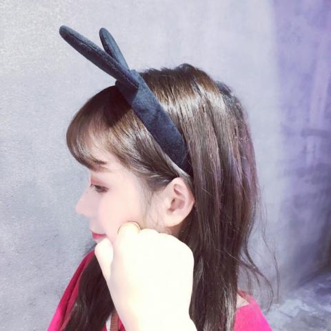 ΨԸ���¾���_С���°ױ߾���ͷ��