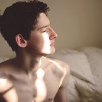 ����Ҹ���_˧����������ͷ��