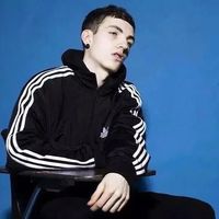 С��ħ��С�ɰ���_��ɫè��ͷ��