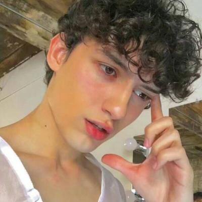 ������į��΢��ͷ������˧���˸� �Ҹ��������о��Ĳ��ǱȽ�