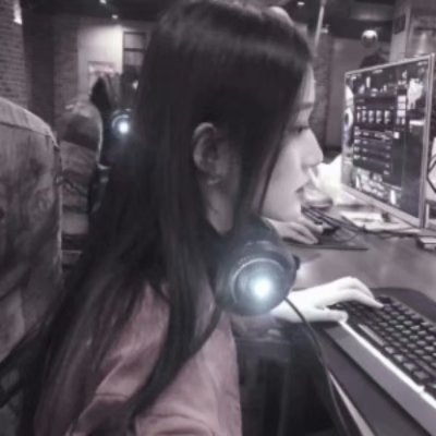 ��һ������Ů�� ��پ��¶���Ůͷ