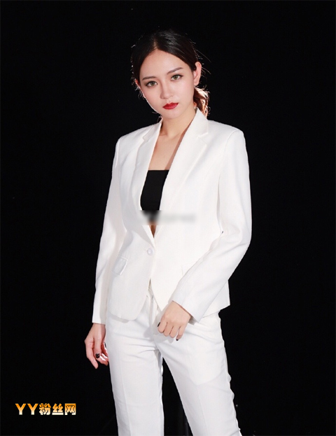 培训机构老师戴昕女人味十足 非诚勿扰戴昕个人资料微博私房照
