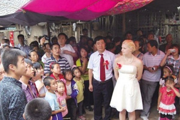 撒贝宁新婚妻子被曝是二婚 疑似李白结婚照曝光身份作假？