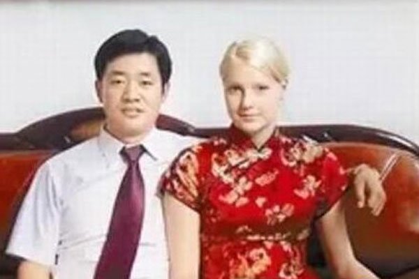撒贝宁新婚妻子被曝是二婚 疑似李白结婚照曝光身份作假？