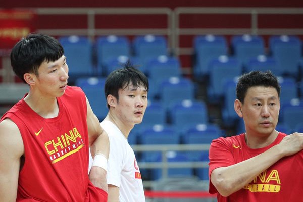 李楠回应周琦近况 能参加比赛不会很严重