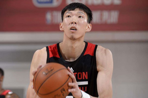 李楠回应周琦近况 能参加比赛不会很严重