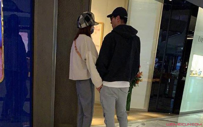 张亮寇静同回别墅 三个月前的离婚声明是什么情况