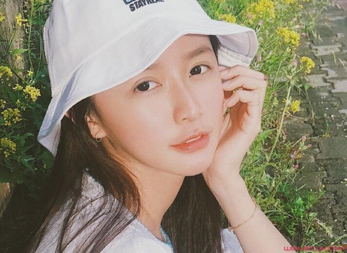 ��׿����������� �������Ů����׿����ϸ���ϻ�ʷ