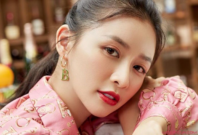 ��׿����������� �������Ů����׿����ϸ���ϻ�ʷ