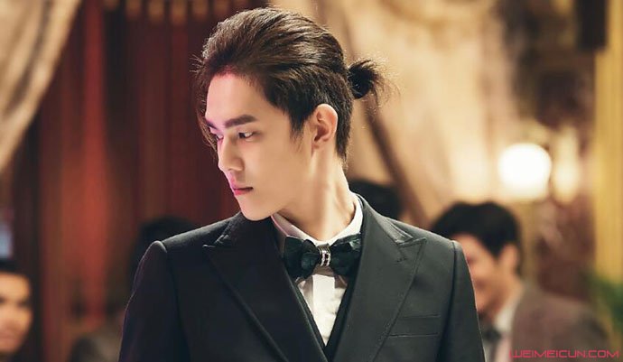 �ݵt�ܵ�Ů������˭ �������ϸ������ʷ�Լ���״���