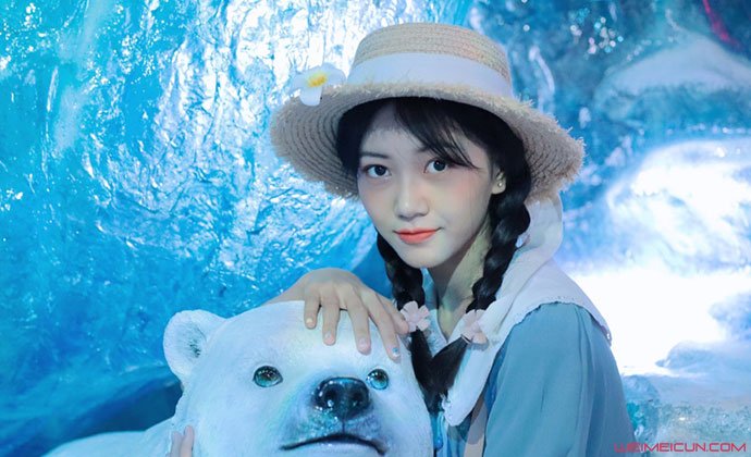 张译兮的个人资料 00后小演员原名张婷与父母和妹妹合照