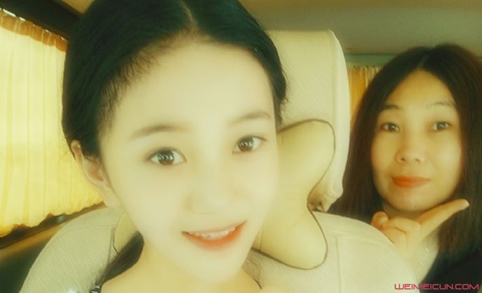 张译兮的个人资料 00后小演员原名张婷与父母和妹妹合照