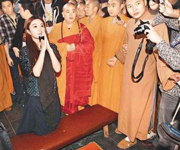 范冰冰养的小鬼 难怪能够成为范爷都是有原因的