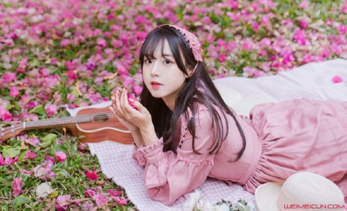 л��ʫ�������� С���ӽ��μӴ���Ӫ���Ǹ��羺��Ů