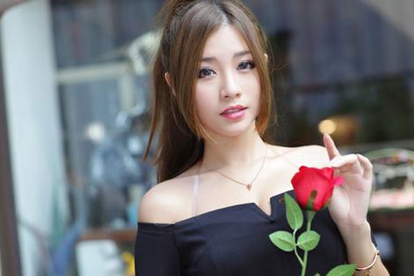 40�绢50��������60ɶ��˼ Ů���˷��������еĶ���